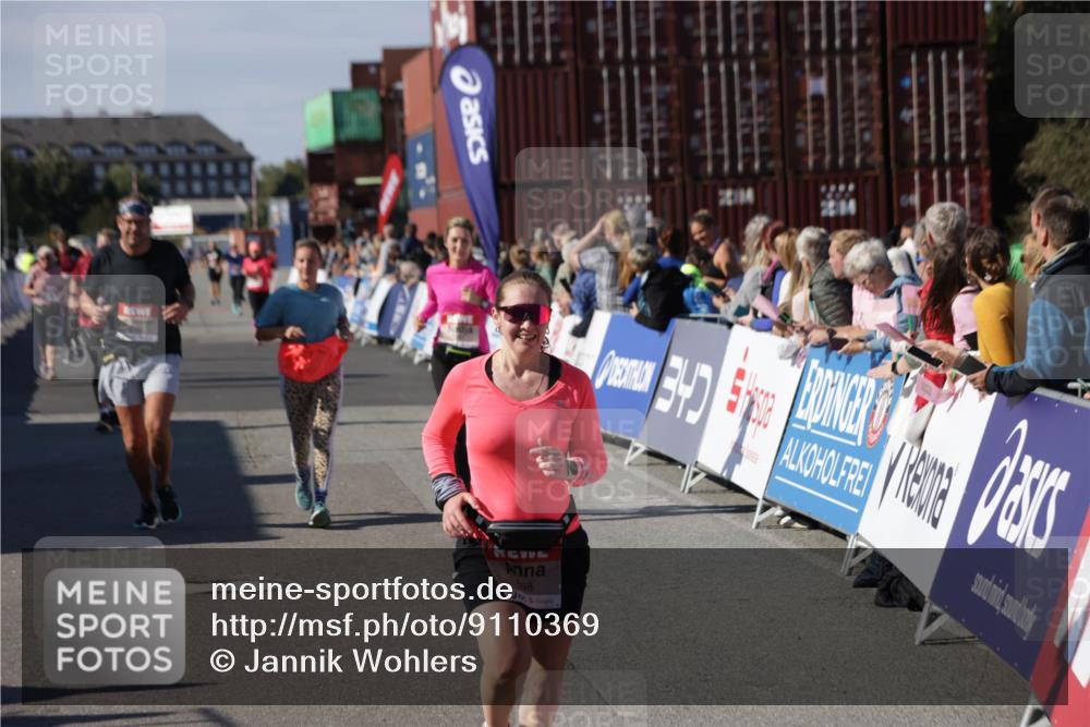 03.10.2025 - Köhlbrandbrückenlauf Jannik Wohlers http://msf.ph/oto/9110369 03.10.2025 13:30:08 Ziel 4459, 5038, 5079, 5151, 5153, 5161, 5369, 5398 meine-sportfotos.de