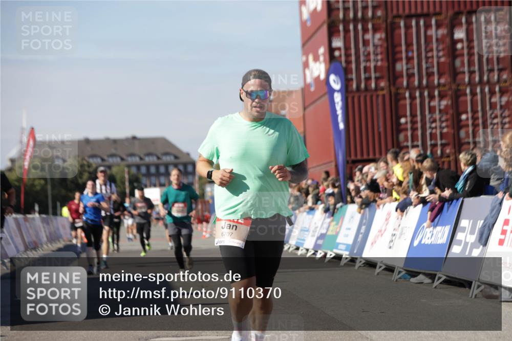 03.10.2025 - Köhlbrandbrückenlauf Jannik Wohlers http://msf.ph/oto/9110370 03.10.2025 13:00:22 Ziel 4020, 4163, 4250, 4275, 6236, 6490, 6707, 6714, 6760, 6798 meine-sportfotos.de