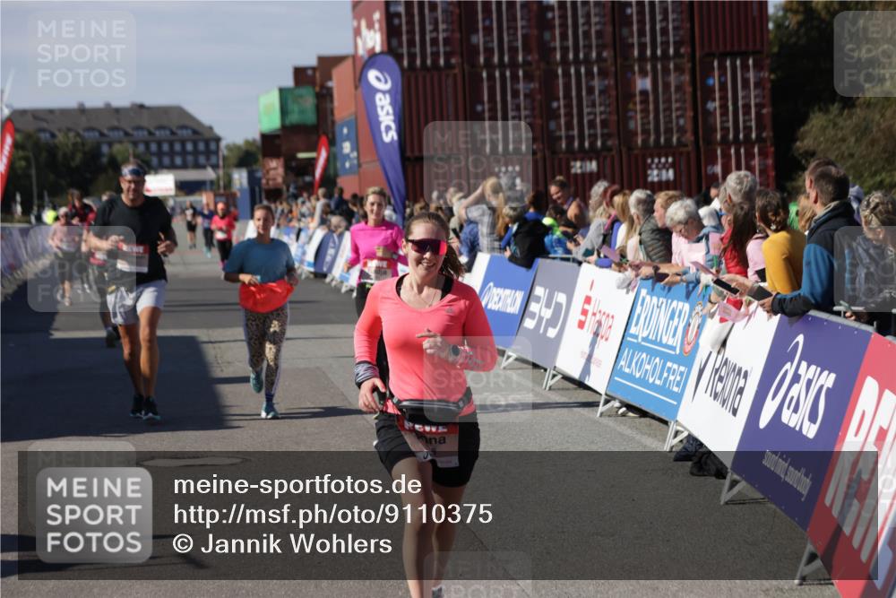 03.10.2025 - Köhlbrandbrückenlauf Jannik Wohlers http://msf.ph/oto/9110375 03.10.2025 13:30:08 Ziel 4459, 5038, 5079, 5151, 5153, 5161, 5369, 5398 meine-sportfotos.de