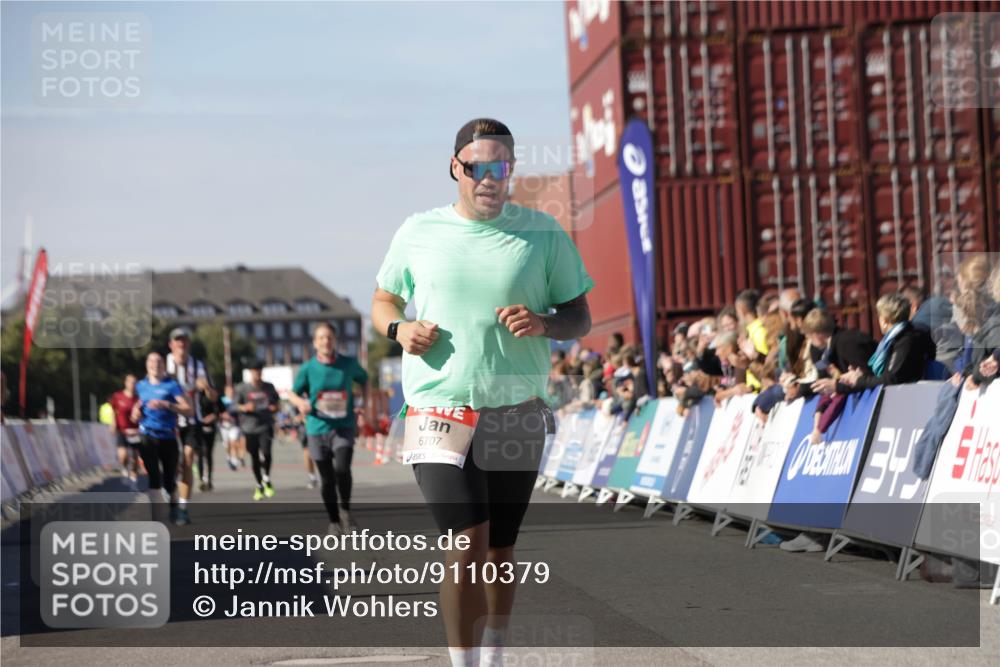 03.10.2025 - Köhlbrandbrückenlauf Jannik Wohlers http://msf.ph/oto/9110379 03.10.2025 13:00:22 Ziel 4020, 4163, 4250, 4275, 6236, 6490, 6707, 6714, 6760, 6798 meine-sportfotos.de