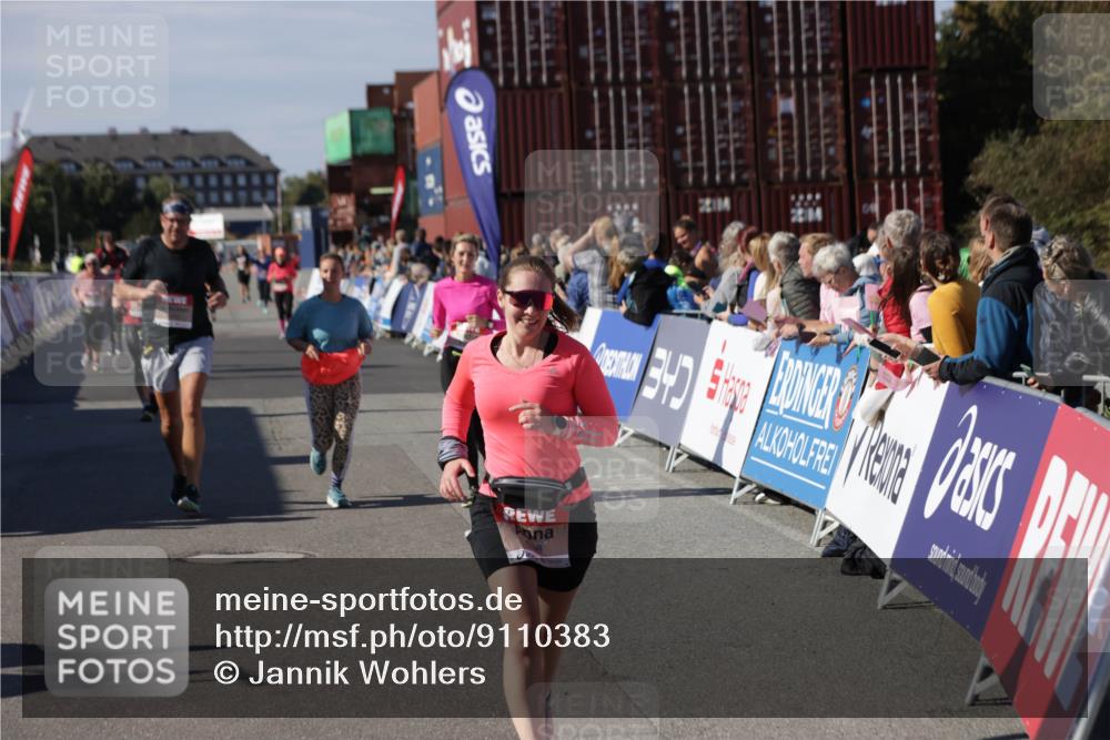 03.10.2025 - Köhlbrandbrückenlauf Jannik Wohlers http://msf.ph/oto/9110383 03.10.2025 13:30:08 Ziel 4459, 5038, 5079, 5151, 5153, 5161, 5369, 5398 meine-sportfotos.de