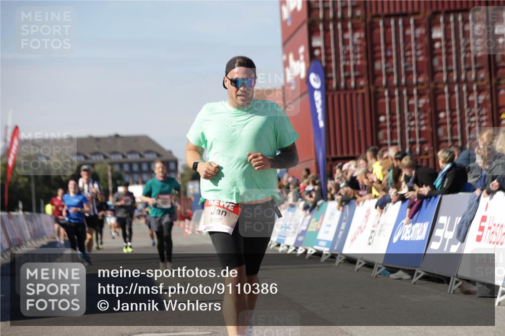 03.10.2025 - Köhlbrandbrückenlauf Jannik Wohlers http://msf.ph/oto/9110386 03.10.2025 13:00:22 Ziel 4020, 4163, 4250, 4275, 6236, 6490, 6707, 6714, 6760, 6798 meine-sportfotos.de