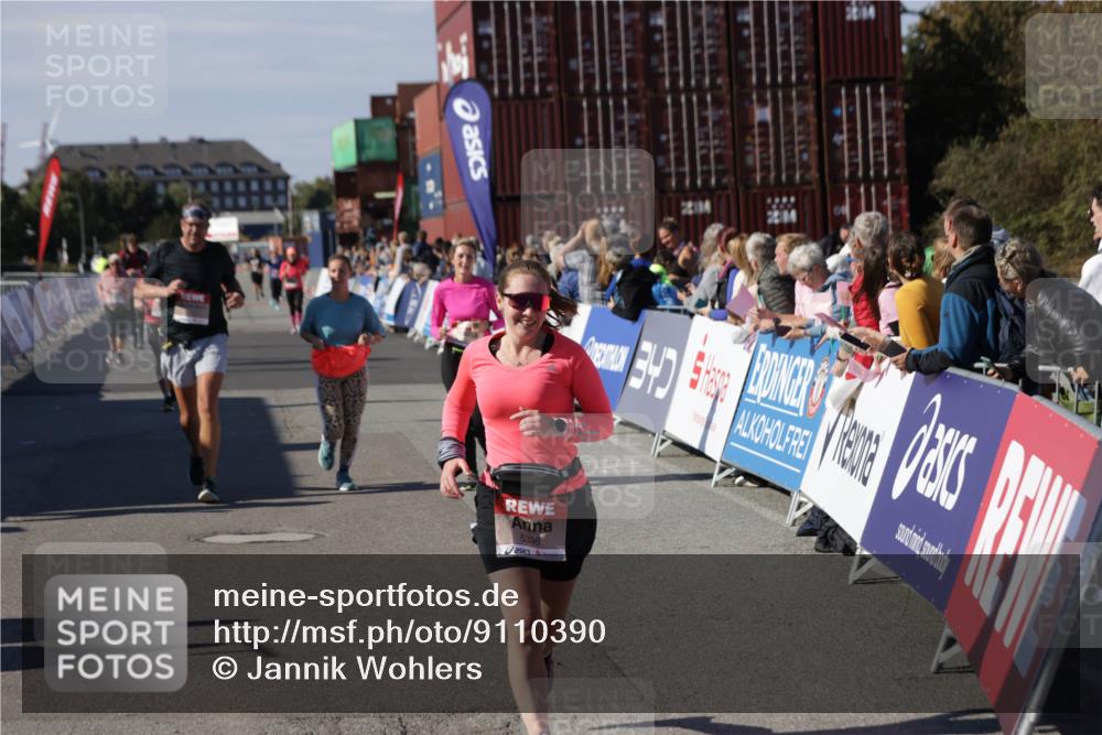 03.10.2025 - Köhlbrandbrückenlauf Jannik Wohlers http://msf.ph/oto/9110390 03.10.2025 13:30:08 Ziel 4459, 5038, 5079, 5151, 5153, 5161, 5369, 5398 meine-sportfotos.de