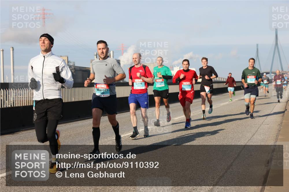 03.10.2025 - Köhlbrandbrückenlauf Lena Gebhardt http://msf.ph/oto/9110392 03.10.2025 09:41:36 Position 2 1069, 3491 meine-sportfotos.de