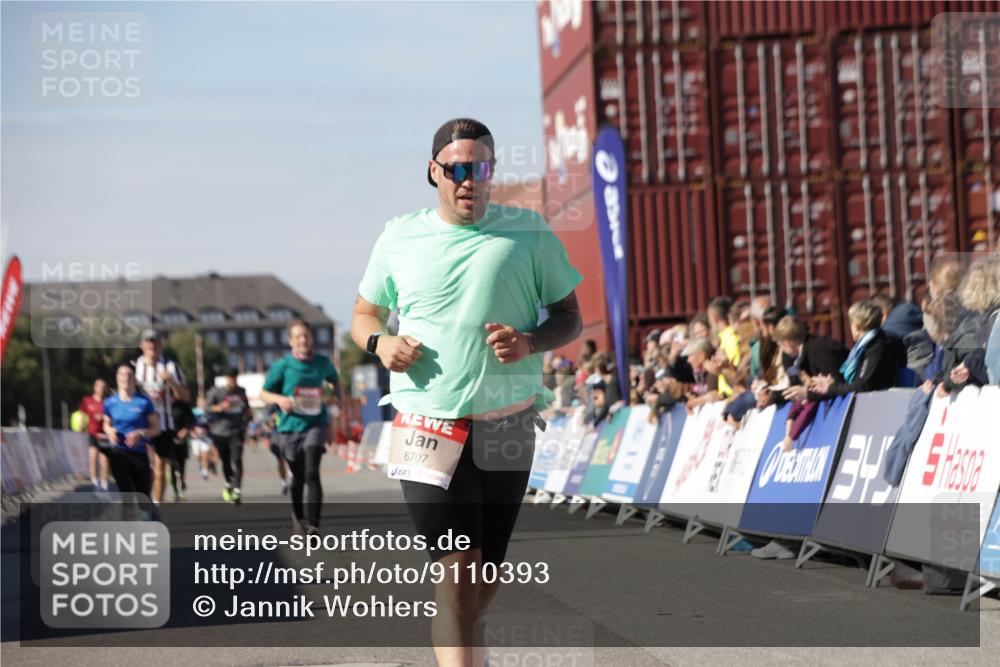 03.10.2025 - Köhlbrandbrückenlauf Jannik Wohlers http://msf.ph/oto/9110393 03.10.2025 13:00:22 Ziel 4020, 4163, 4250, 4275, 6236, 6490, 6707, 6714, 6760, 6798 meine-sportfotos.de