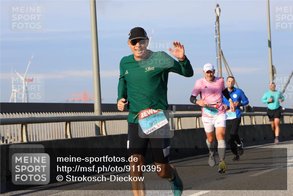 03.10.2025 - Köhlbrandbrückenlauf Strokosch-Dieckow http://msf.ph/oto/9110395 03.10.2025 09:42:14 Position 2 5, 3812, 1321 meine-sportfotos.de