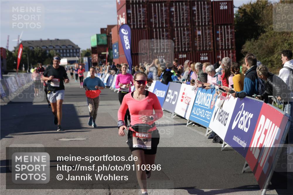03.10.2025 - Köhlbrandbrückenlauf Jannik Wohlers http://msf.ph/oto/9110396 03.10.2025 13:30:08 Ziel 4459, 5038, 5079, 5151, 5153, 5161, 5369, 5398 meine-sportfotos.de