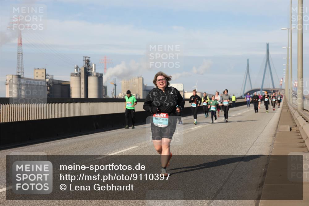 03.10.2025 - Köhlbrandbrückenlauf Lena Gebhardt http://msf.ph/oto/9110397 03.10.2025 10:15:07 Position 2 3319 meine-sportfotos.de