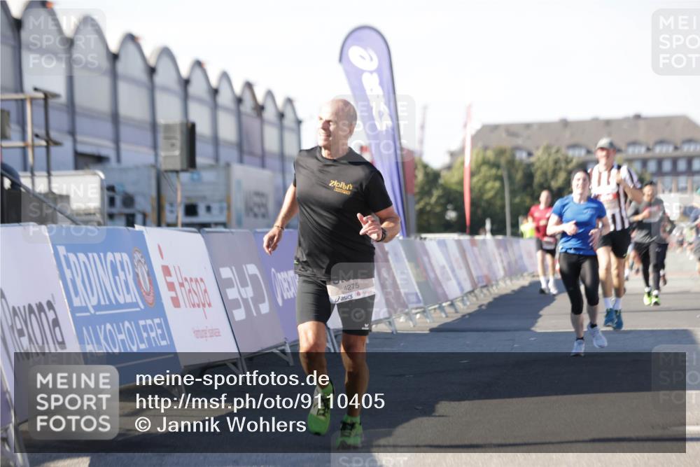 03.10.2025 - Köhlbrandbrückenlauf Jannik Wohlers http://msf.ph/oto/9110405 03.10.2025 13:00:23 Ziel 4163, 4250, 4275, 6236, 6490, 6707, 6714, 6760, 6798 meine-sportfotos.de