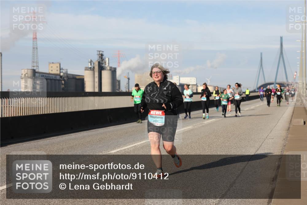 03.10.2025 - Köhlbrandbrückenlauf Lena Gebhardt http://msf.ph/oto/9110412 03.10.2025 10:15:07 Position 2 3319 meine-sportfotos.de