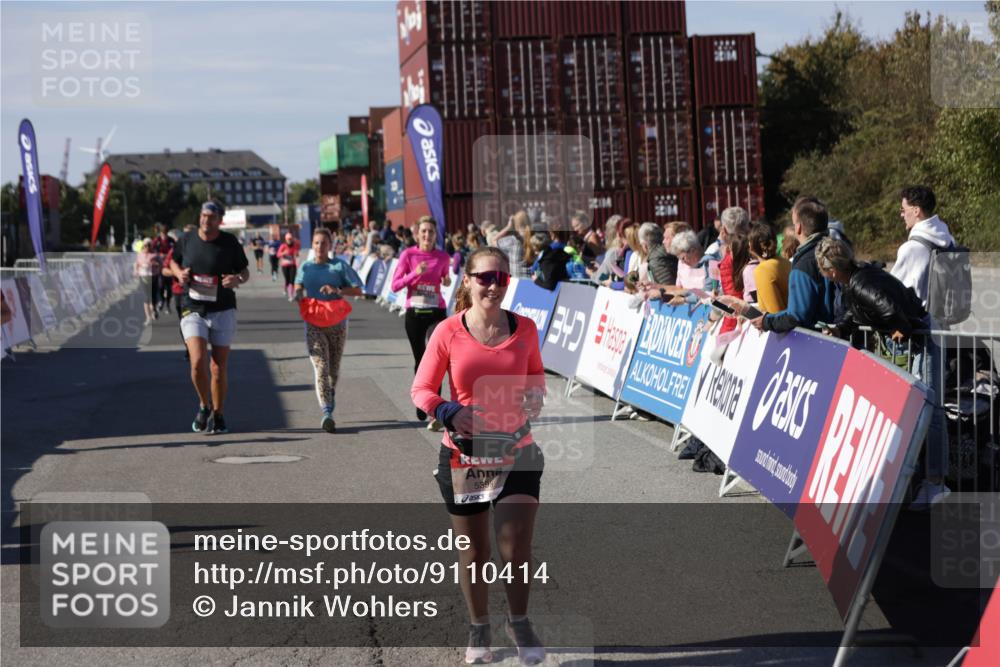 03.10.2025 - Köhlbrandbrückenlauf Jannik Wohlers http://msf.ph/oto/9110414 03.10.2025 13:30:08 Ziel 4459, 5038, 5079, 5151, 5153, 5161, 5369, 5398 meine-sportfotos.de
