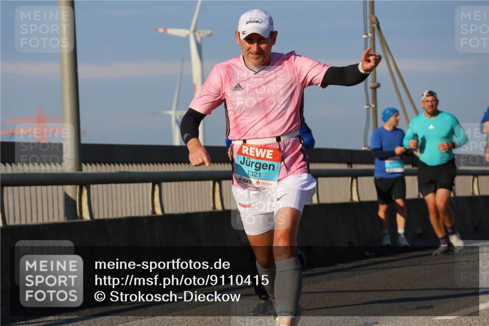 03.10.2025 - Köhlbrandbrückenlauf Strokosch-Dieckow http://msf.ph/oto/9110415 03.10.2025 09:42:15 Position 2 1321 meine-sportfotos.de