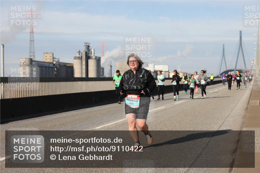 03.10.2025 - Köhlbrandbrückenlauf Lena Gebhardt http://msf.ph/oto/9110422 03.10.2025 10:15:07 Position 2 3319 meine-sportfotos.de