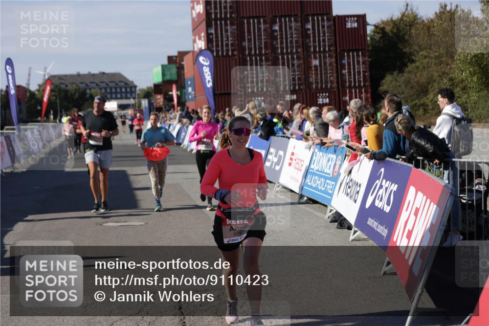 03.10.2025 - Köhlbrandbrückenlauf Jannik Wohlers http://msf.ph/oto/9110423 03.10.2025 13:30:08 Ziel 4459, 5038, 5079, 5151, 5153, 5161, 5369, 5398 meine-sportfotos.de