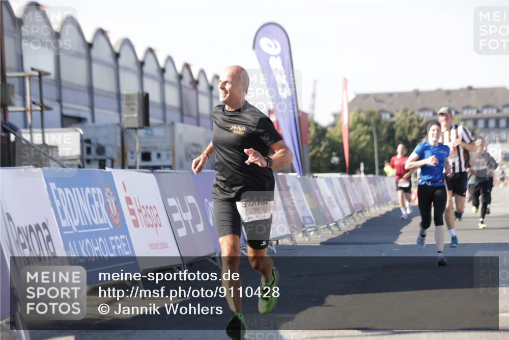 03.10.2025 - Köhlbrandbrückenlauf Jannik Wohlers http://msf.ph/oto/9110428 03.10.2025 13:00:23 Ziel 4163, 4250, 4275, 6236, 6490, 6707, 6714, 6760, 6798 meine-sportfotos.de