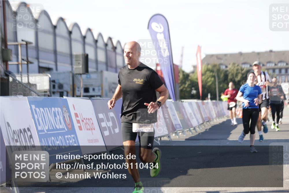 03.10.2025 - Köhlbrandbrückenlauf Jannik Wohlers http://msf.ph/oto/9110434 03.10.2025 13:00:23 Ziel 4163, 4250, 4275, 6236, 6490, 6707, 6714, 6760, 6798 meine-sportfotos.de