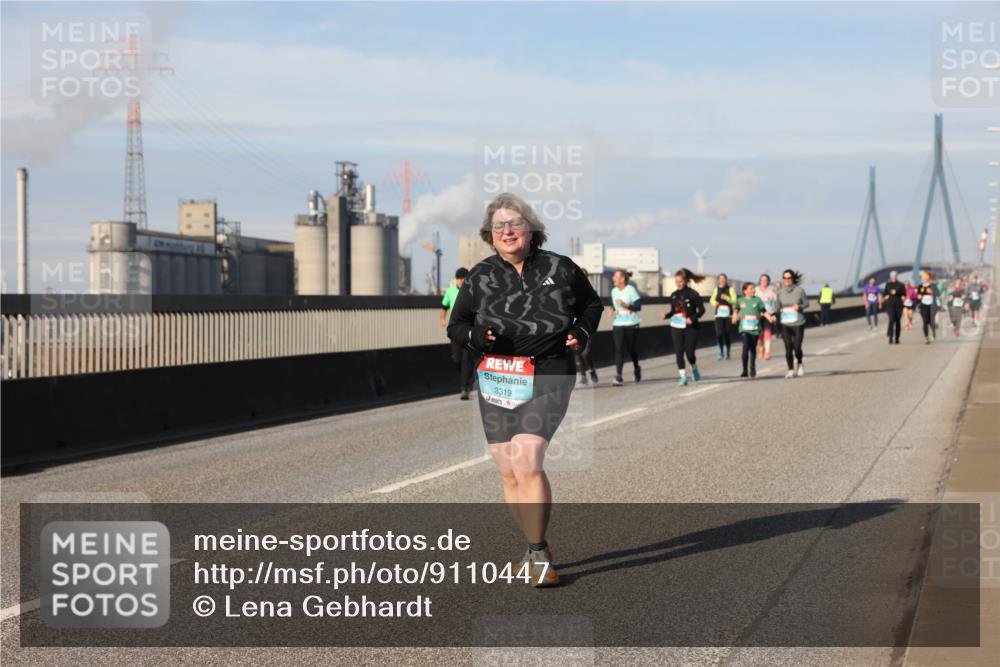 03.10.2025 - Köhlbrandbrückenlauf Lena Gebhardt http://msf.ph/oto/9110447 03.10.2025 10:15:07 Position 2 3319 meine-sportfotos.de
