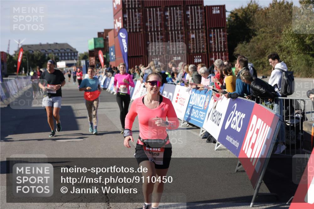 03.10.2025 - Köhlbrandbrückenlauf Jannik Wohlers http://msf.ph/oto/9110450 03.10.2025 13:30:08 Ziel 4459, 5038, 5079, 5151, 5153, 5161, 5369, 5398 meine-sportfotos.de