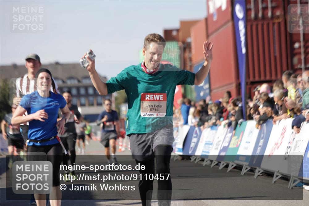 03.10.2025 - Köhlbrandbrückenlauf Jannik Wohlers http://msf.ph/oto/9110457 03.10.2025 13:00:25 Ziel 4163, 4172, 4250, 4275, 6236, 6490, 6707, 6714, 6760 meine-sportfotos.de