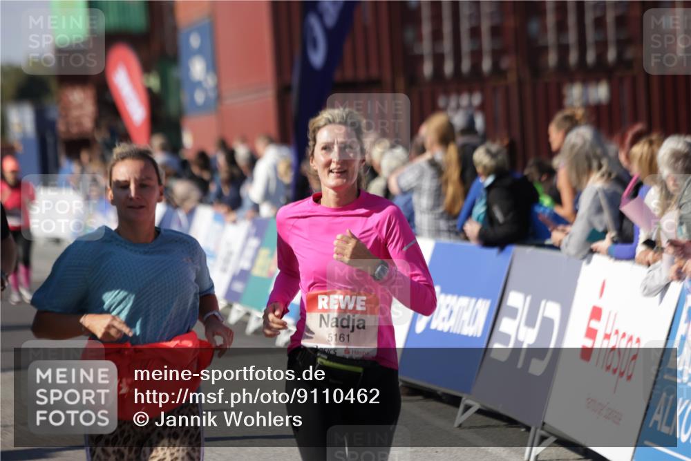 03.10.2025 - Köhlbrandbrückenlauf Jannik Wohlers http://msf.ph/oto/9110462 03.10.2025 13:30:10 Ziel 4459, 5038, 5079, 5151, 5153, 5161, 5369, 5398 meine-sportfotos.de