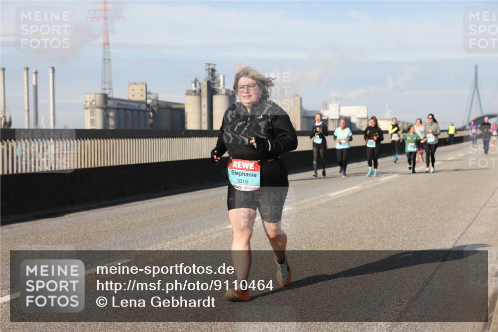 03.10.2025 - Köhlbrandbrückenlauf Lena Gebhardt http://msf.ph/oto/9110464 03.10.2025 10:15:08 Position 2 3319 meine-sportfotos.de
