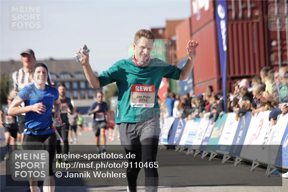 03.10.2025 - Köhlbrandbrückenlauf Jannik Wohlers http://msf.ph/oto/9110465 03.10.2025 13:00:25 Ziel 4163, 4172, 4250, 4275, 6236, 6490, 6707, 6714, 6760 meine-sportfotos.de
