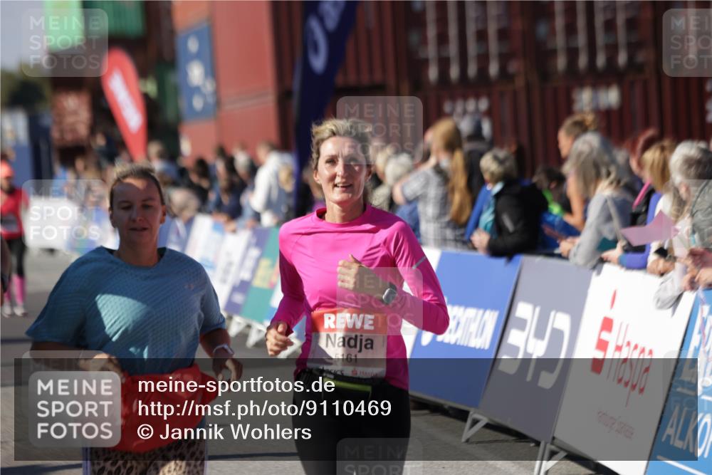03.10.2025 - Köhlbrandbrückenlauf Jannik Wohlers http://msf.ph/oto/9110469 03.10.2025 13:30:10 Ziel 4459, 5038, 5079, 5151, 5153, 5161, 5369, 5398 meine-sportfotos.de