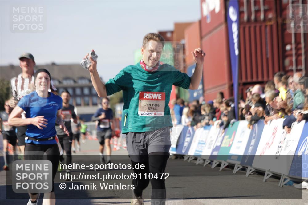 03.10.2025 - Köhlbrandbrückenlauf Jannik Wohlers http://msf.ph/oto/9110472 03.10.2025 13:00:25 Ziel 4163, 4172, 4250, 4275, 6236, 6490, 6707, 6714, 6760 meine-sportfotos.de