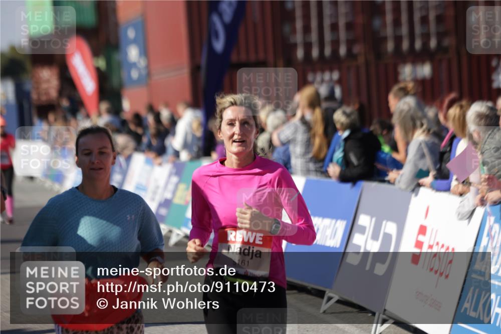 03.10.2025 - Köhlbrandbrückenlauf Jannik Wohlers http://msf.ph/oto/9110473 03.10.2025 13:30:10 Ziel 4459, 5038, 5079, 5151, 5153, 5161, 5369, 5398 meine-sportfotos.de