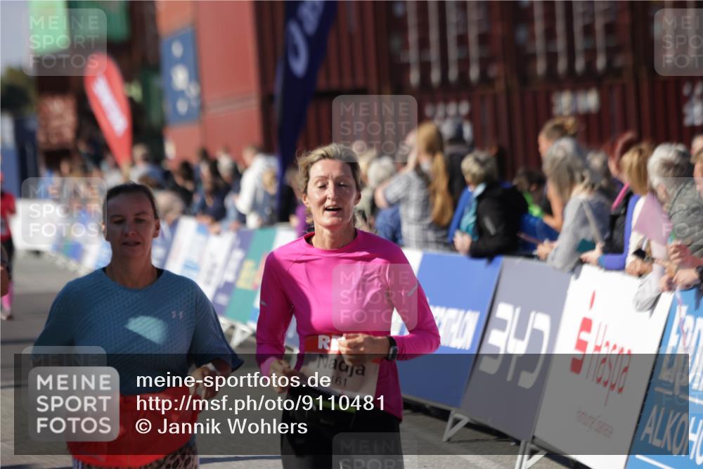 03.10.2025 - Köhlbrandbrückenlauf Jannik Wohlers http://msf.ph/oto/9110481 03.10.2025 13:30:10 Ziel 4459, 5038, 5079, 5151, 5153, 5161, 5369, 5398 meine-sportfotos.de