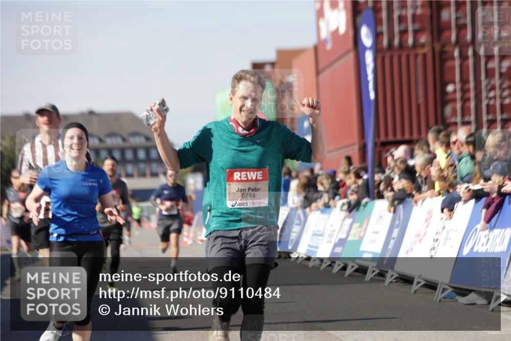 03.10.2025 - Köhlbrandbrückenlauf Jannik Wohlers http://msf.ph/oto/9110484 03.10.2025 13:00:25 Ziel 4163, 4172, 4250, 4275, 6236, 6490, 6707, 6714, 6760 meine-sportfotos.de