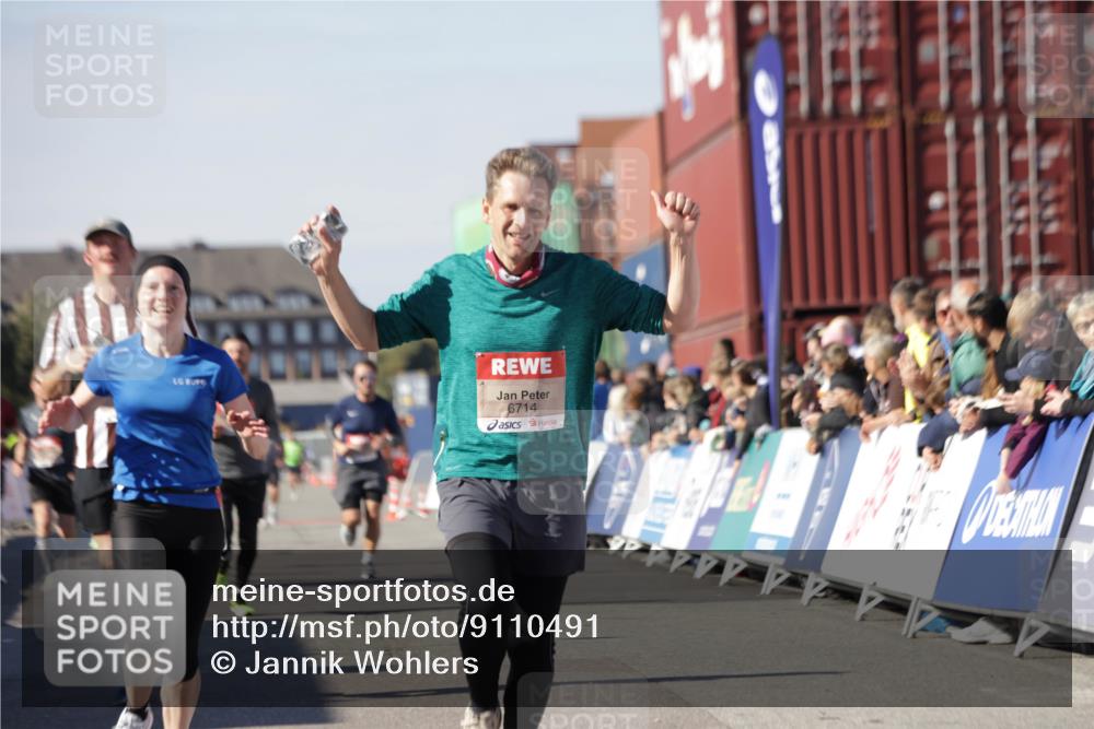 03.10.2025 - Köhlbrandbrückenlauf Jannik Wohlers http://msf.ph/oto/9110491 03.10.2025 13:00:26 Ziel 4163, 4172, 4250, 4275, 4622, 4850, 5664, 6236, 6490, 6707, 6714, 6760 meine-sportfotos.de