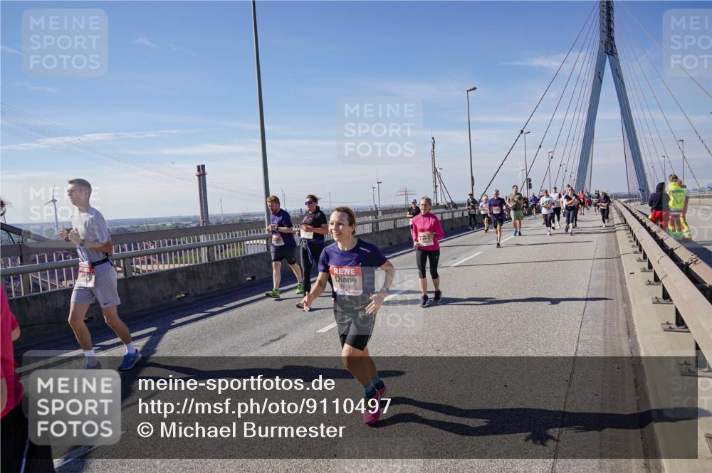 03.10.2025 - Köhlbrandbrückenlauf Michael Burmester http://msf.ph/oto/9110497 03.10.2025 12:52:49 Position 2 4915 meine-sportfotos.de