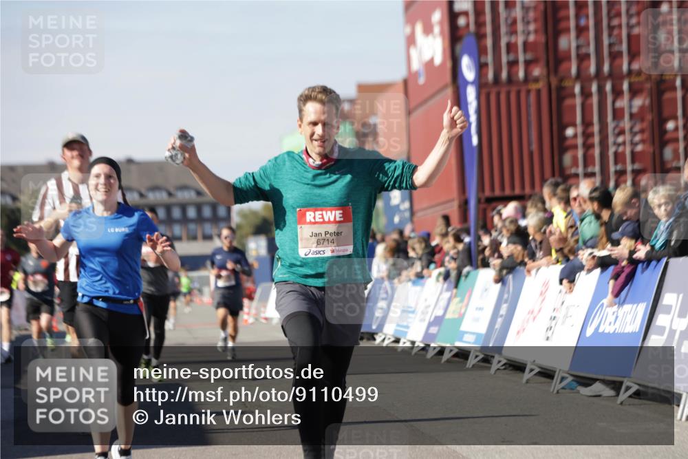 03.10.2025 - Köhlbrandbrückenlauf Jannik Wohlers http://msf.ph/oto/9110499 03.10.2025 13:00:26 Ziel 4163, 4172, 4250, 4275, 4622, 4850, 5664, 6236, 6490, 6707, 6714, 6760 meine-sportfotos.de