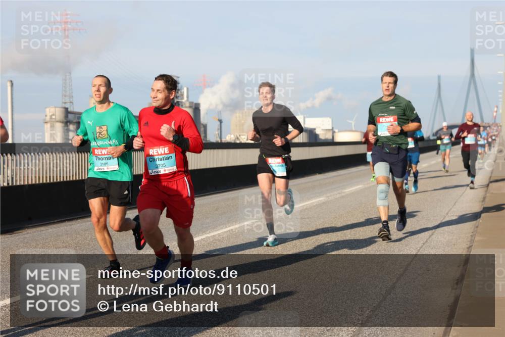 03.10.2025 - Köhlbrandbrückenlauf Lena Gebhardt http://msf.ph/oto/9110501 03.10.2025 09:41:38 Position 2 3185, 3705 meine-sportfotos.de