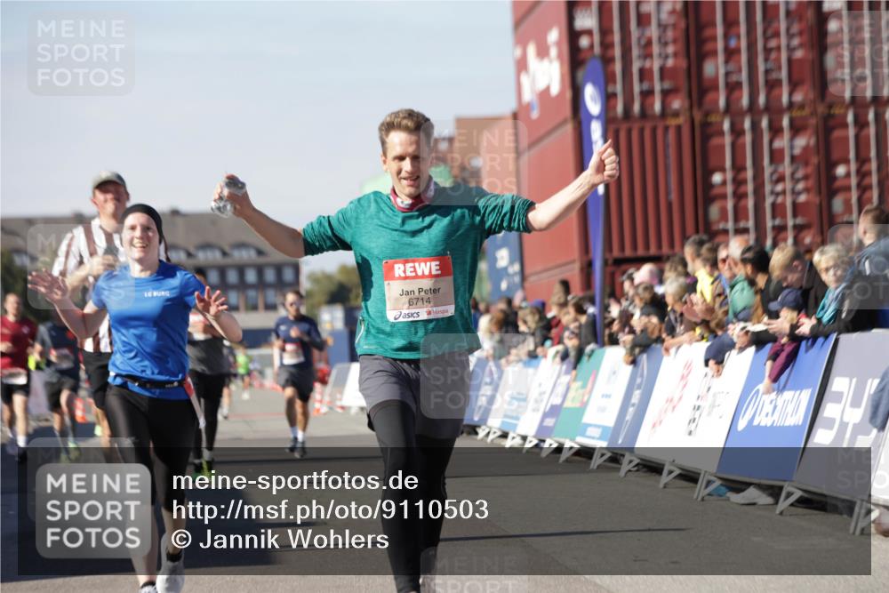 03.10.2025 - Köhlbrandbrückenlauf Jannik Wohlers http://msf.ph/oto/9110503 03.10.2025 13:00:26 Ziel 4163, 4172, 4250, 4275, 4622, 4850, 5664, 6236, 6490, 6707, 6714, 6760 meine-sportfotos.de