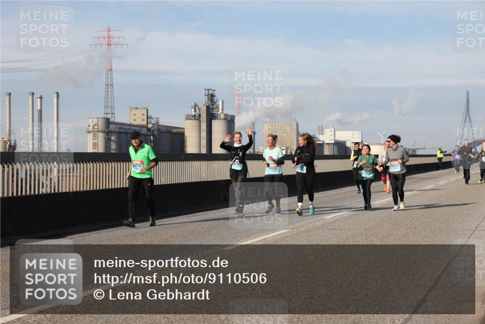 03.10.2025 - Köhlbrandbrückenlauf Lena Gebhardt http://msf.ph/oto/9110506 03.10.2025 10:15:11 Position 2  meine-sportfotos.de