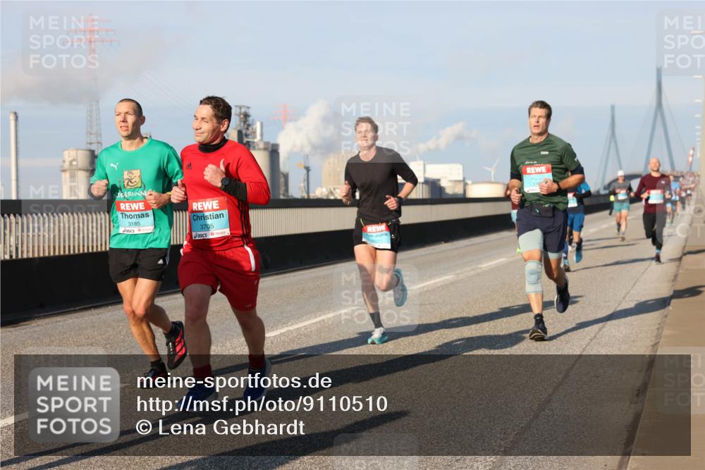 03.10.2025 - Köhlbrandbrückenlauf Lena Gebhardt http://msf.ph/oto/9110510 03.10.2025 09:41:38 Position 2 3185, 3705, 353 meine-sportfotos.de