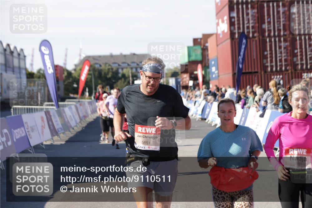 03.10.2025 - Köhlbrandbrückenlauf Jannik Wohlers http://msf.ph/oto/9110511 03.10.2025 13:30:11 Ziel 4459, 5038, 5079, 5151, 5153, 5161, 5398 meine-sportfotos.de