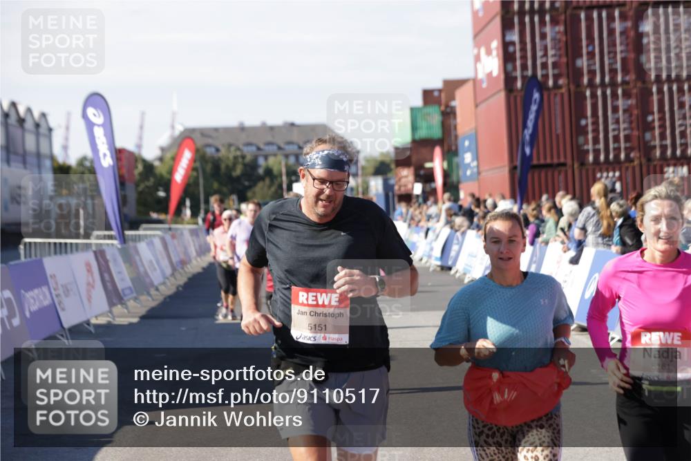03.10.2025 - Köhlbrandbrückenlauf Jannik Wohlers http://msf.ph/oto/9110517 03.10.2025 13:30:11 Ziel 4459, 5038, 5079, 5151, 5153, 5161, 5398 meine-sportfotos.de