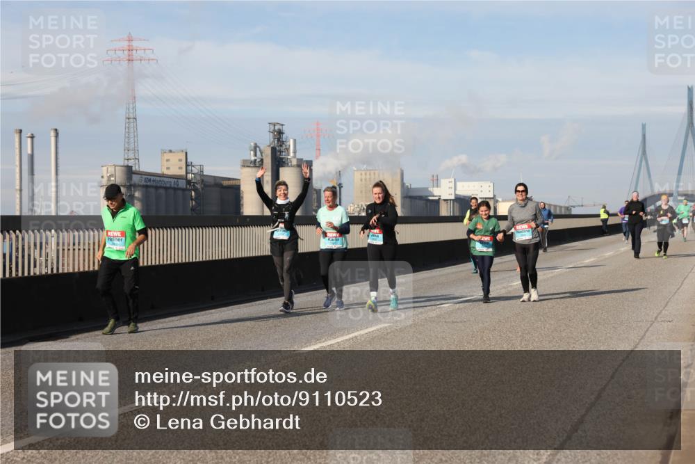 03.10.2025 - Köhlbrandbrückenlauf Lena Gebhardt http://msf.ph/oto/9110523 03.10.2025 10:15:12 Position 2  meine-sportfotos.de