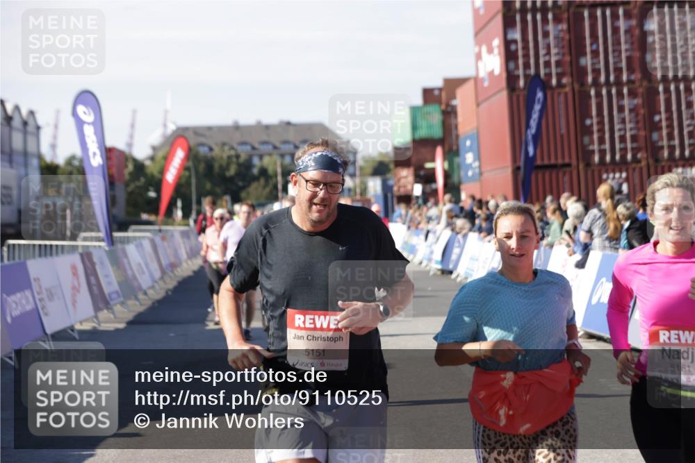 03.10.2025 - Köhlbrandbrückenlauf Jannik Wohlers http://msf.ph/oto/9110525 03.10.2025 13:30:11 Ziel 4459, 5038, 5079, 5151, 5153, 5161, 5398 meine-sportfotos.de