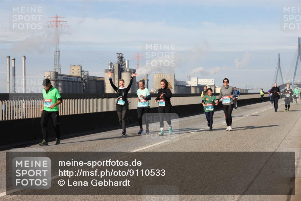 03.10.2025 - Köhlbrandbrückenlauf Lena Gebhardt http://msf.ph/oto/9110533 03.10.2025 10:15:12 Position 2  meine-sportfotos.de