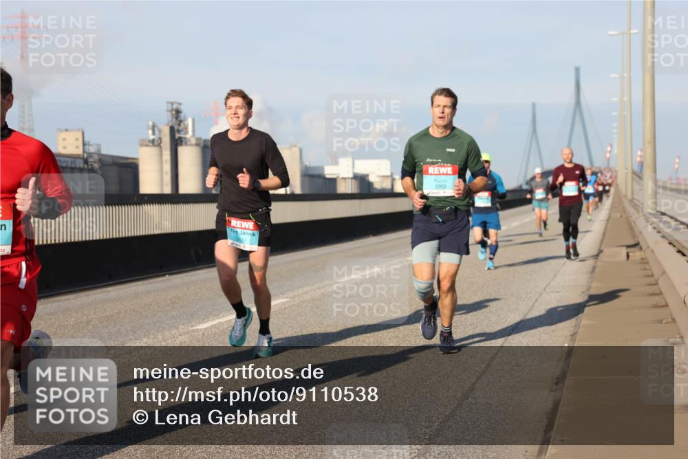 03.10.2025 - Köhlbrandbrückenlauf Lena Gebhardt http://msf.ph/oto/9110538 03.10.2025 09:41:38 Position 2 3763 meine-sportfotos.de