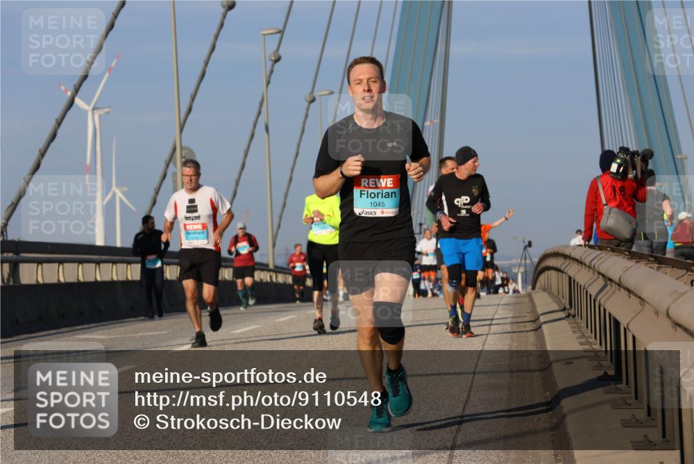 03.10.2025 - Köhlbrandbrückenlauf Strokosch-Dieckow http://msf.ph/oto/9110548 03.10.2025 09:42:26 Position 2 1045 meine-sportfotos.de