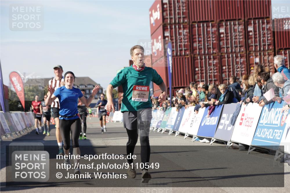 03.10.2025 - Köhlbrandbrückenlauf Jannik Wohlers http://msf.ph/oto/9110549 03.10.2025 13:00:26 Ziel 4163, 4172, 4250, 4275, 4622, 4850, 5664, 6236, 6490, 6707, 6714, 6760 meine-sportfotos.de