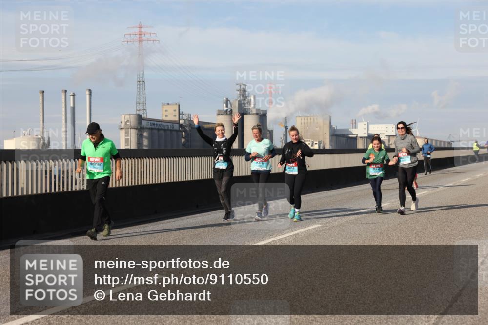 03.10.2025 - Köhlbrandbrückenlauf Lena Gebhardt http://msf.ph/oto/9110550 03.10.2025 10:15:12 Position 2 2463 meine-sportfotos.de