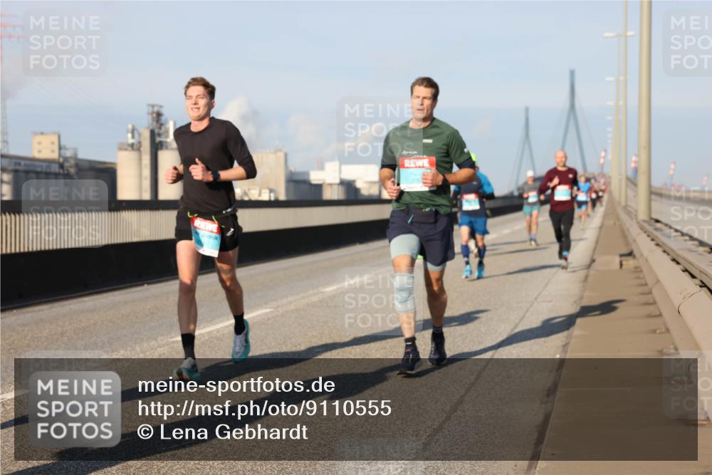 03.10.2025 - Köhlbrandbrückenlauf Lena Gebhardt http://msf.ph/oto/9110555 03.10.2025 09:41:38 Position 2  meine-sportfotos.de