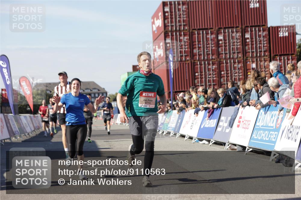 03.10.2025 - Köhlbrandbrückenlauf Jannik Wohlers http://msf.ph/oto/9110563 03.10.2025 13:00:26 Ziel 4163, 4172, 4250, 4275, 4622, 4850, 5664, 6236, 6490, 6707, 6714, 6760 meine-sportfotos.de