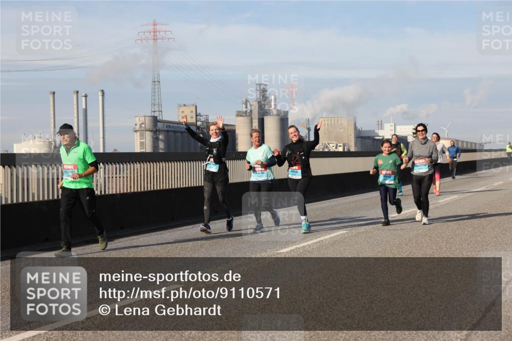 03.10.2025 - Köhlbrandbrückenlauf Lena Gebhardt http://msf.ph/oto/9110571 03.10.2025 10:15:13 Position 2  meine-sportfotos.de